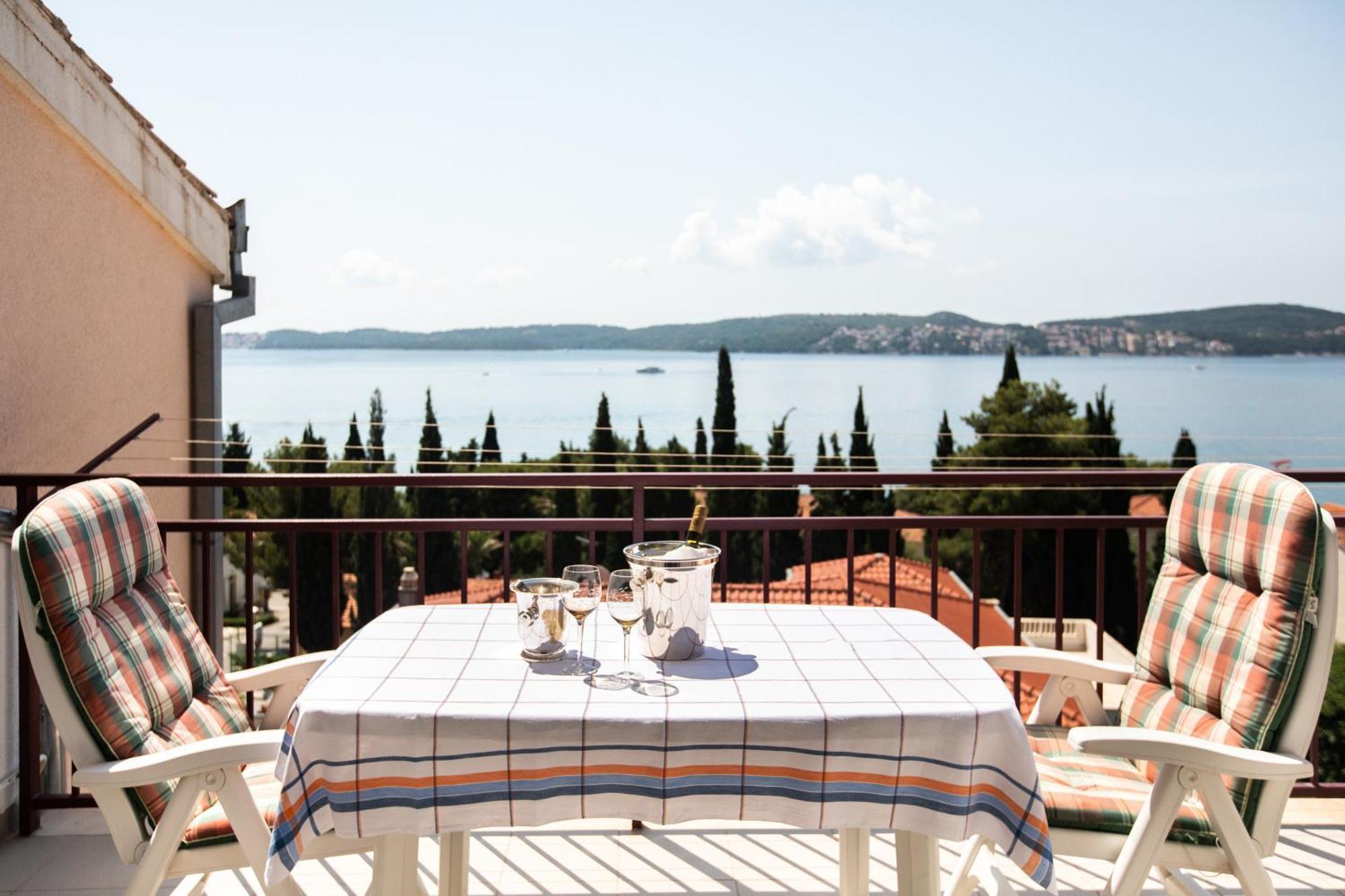 Lambrisa Apartment Trogir Exterior photo